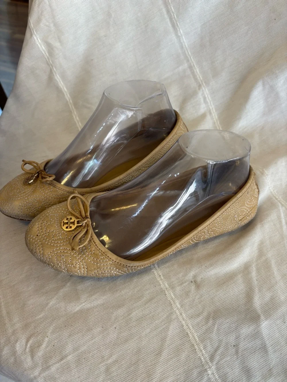 Tory Burch Chelsea Logo‎ Charm Ballet Flat